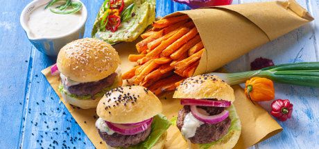 Miniburgery z frytkami z batatów