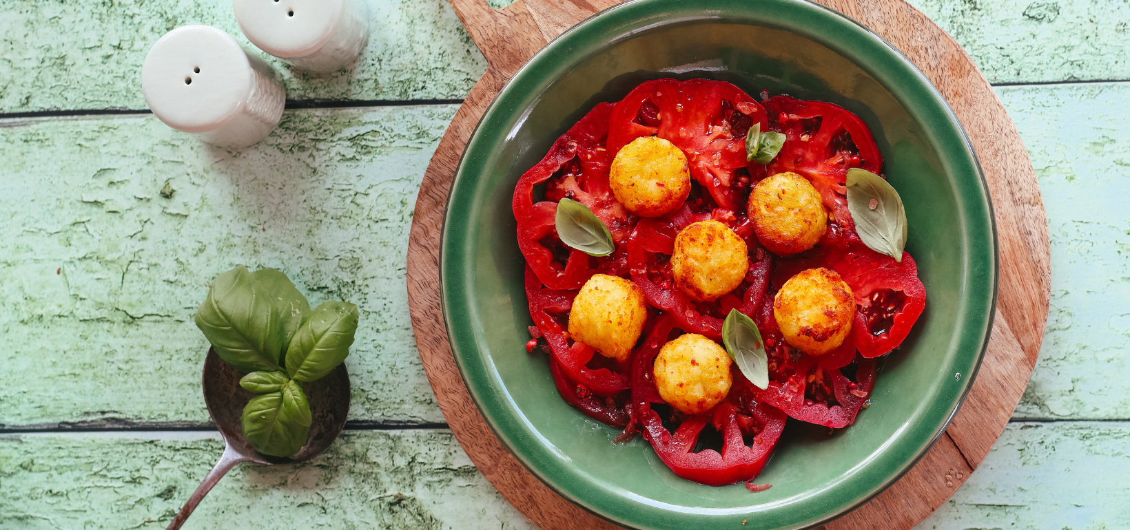 Carpaccio z pomidorów z oliwą szczypiorkową