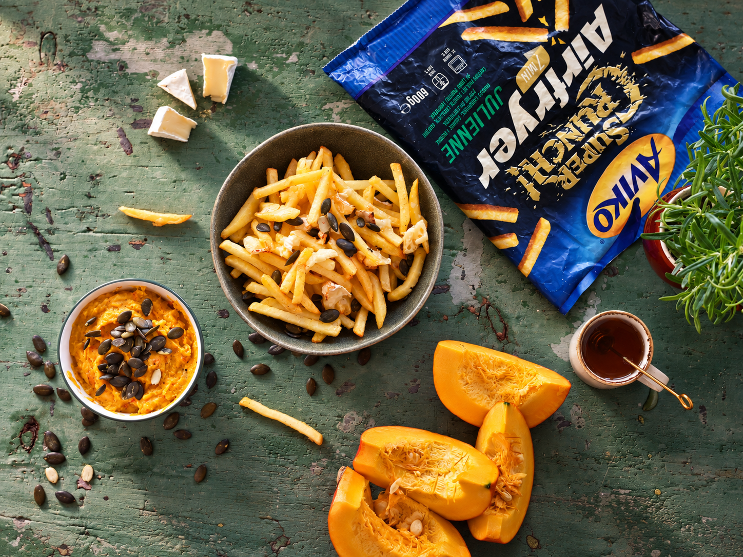 Frytki Airfryer Super Crunch z camembertem i dipem dyniowo-klonowym