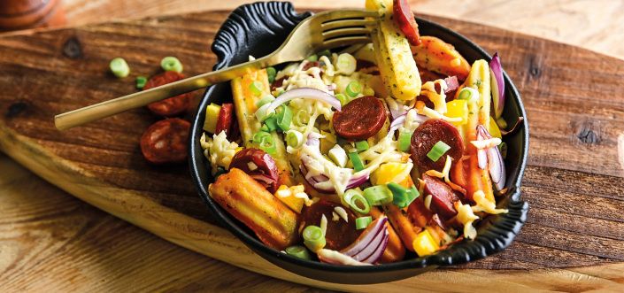 Aviko Wavy Blends Garlic & Herbs w kolorowej zapiekance z chorizo 