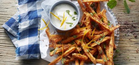 Frytki z batatów z dipem cytrynowym